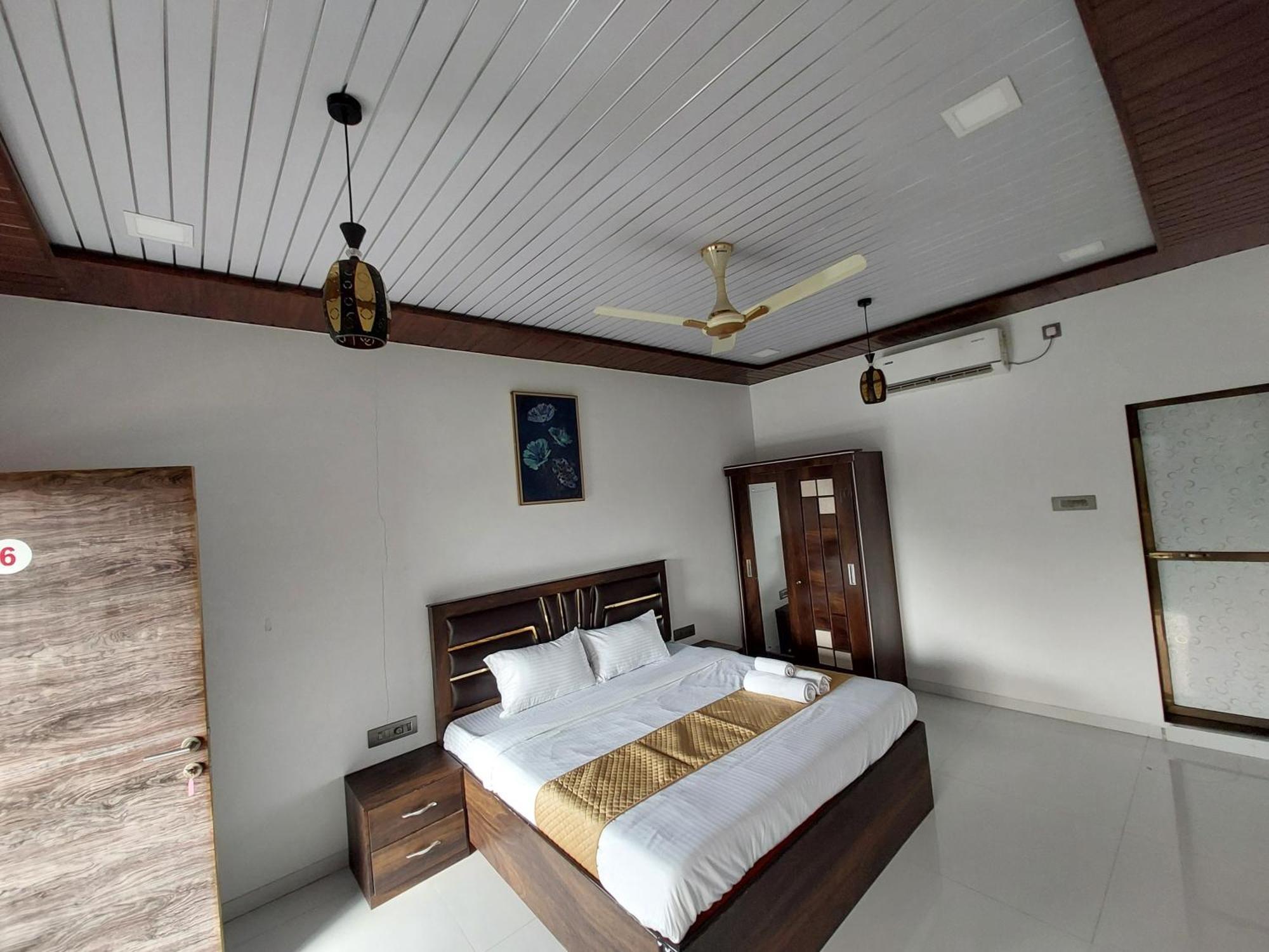 The Village Resorts Karjat Oda fotoğraf