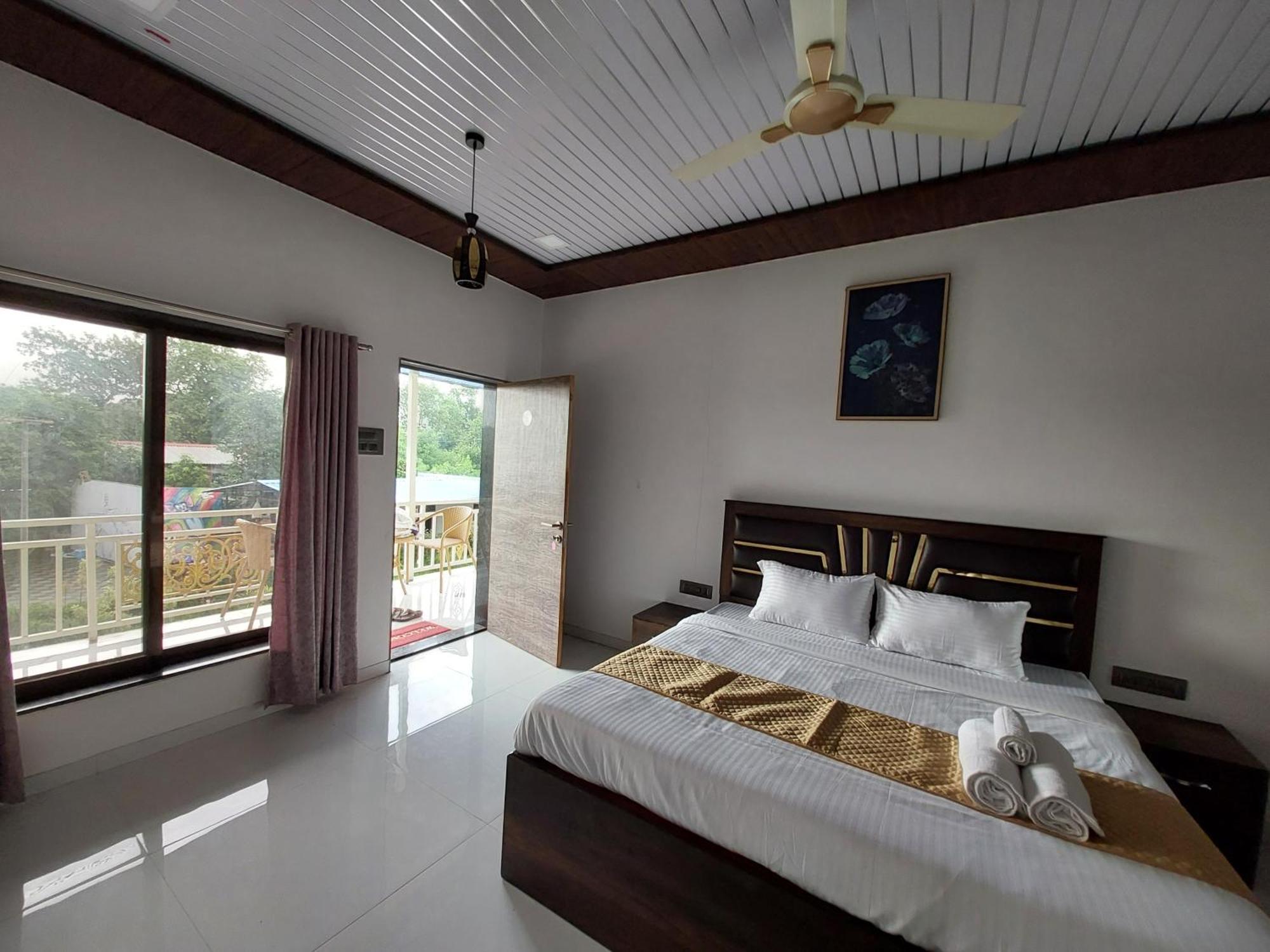 The Village Resorts Karjat Oda fotoğraf